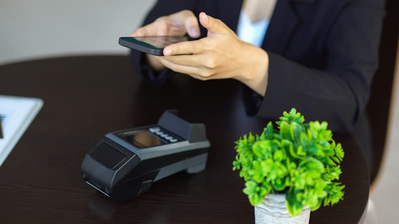 Acuerdo de bonos surcoreanos impulsa XRP a $1.39; retraso de Rakuten frena el repunte