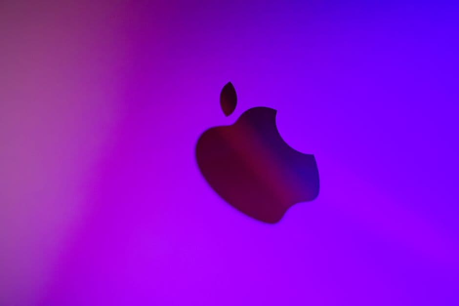 El impuesto de la IA: por qué Apple sube precios y OpenAI frena su debut