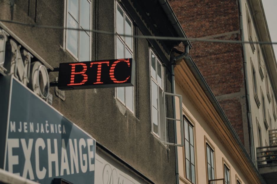 Bitcoin cae bajo los 60.000 dólares ante la fuga masiva de capital en los ETF