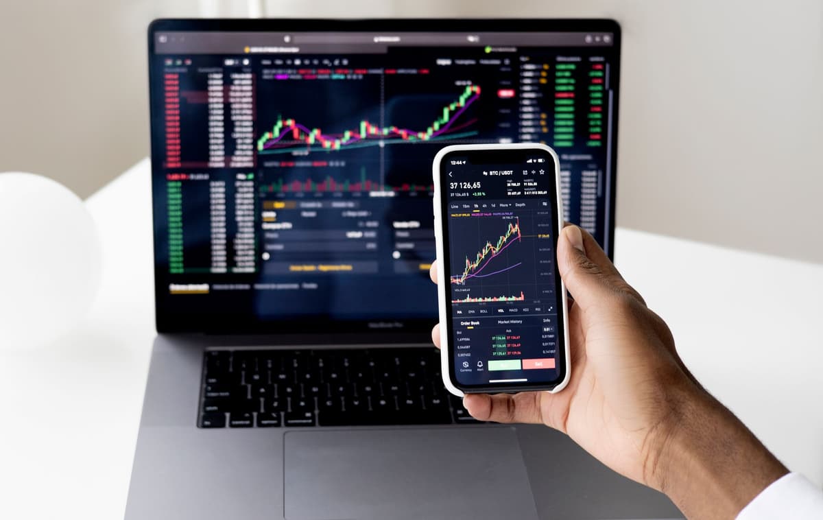 Acciones de Qualcomm suben 14% tras compra de Modular y alza en proyecciones anuales