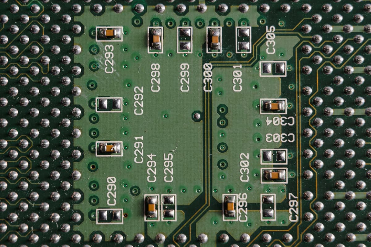 El jaque mate de Moonshot: cómo un modelo chino desplomó los semiconductores