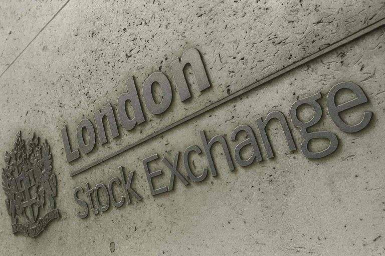 El repunte del petróleo desafía al FTSE 100 en sus 10.600 puntos.